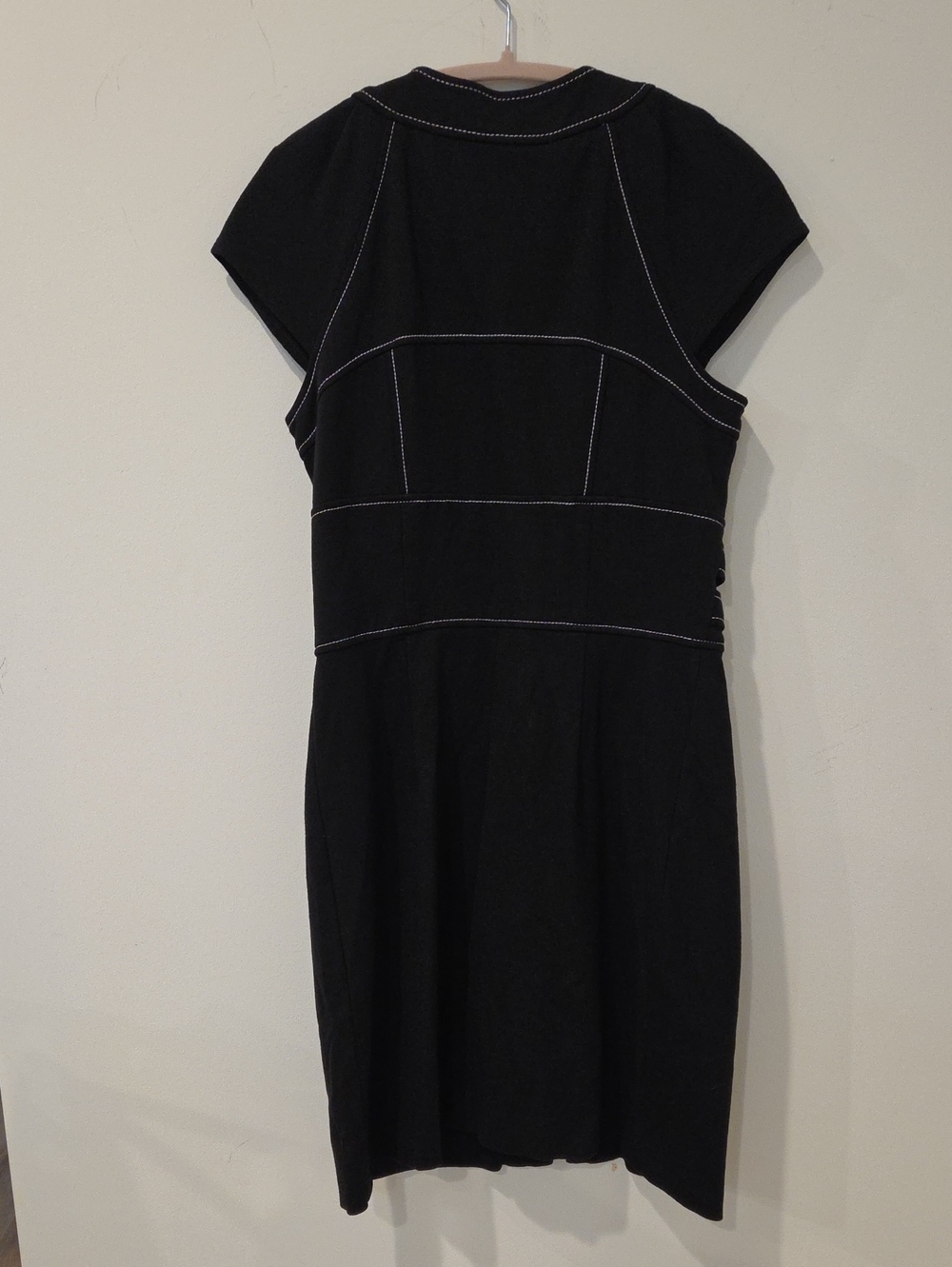 Laundry By Shelli Segal Black V Neck  White Stitching Bodycon Mini Dress Size 8 - Picture 8 of 13